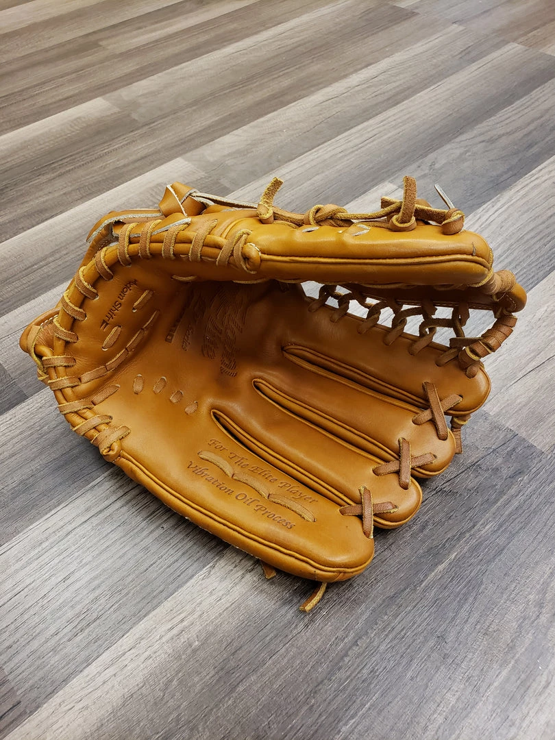 All Gloves Mizuno Global Elite 12.75" (Floor Sample) 2 All Gloves Mizuno Global Elite 12.75" (Floor Sample)